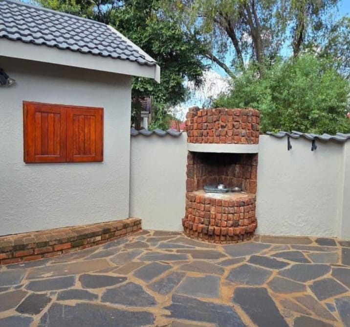 4 Bedroom Property for Sale in Hillcrest Northern Cape